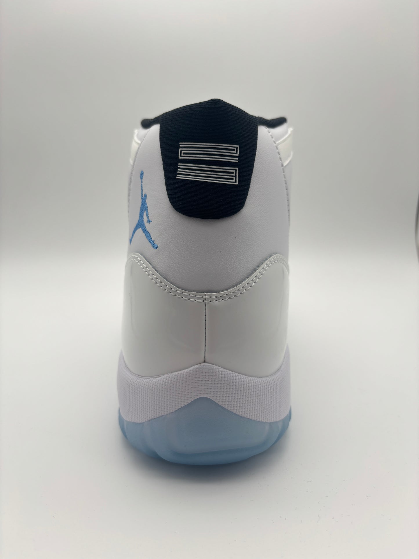 JORDAN 11 LEGEND BLUE