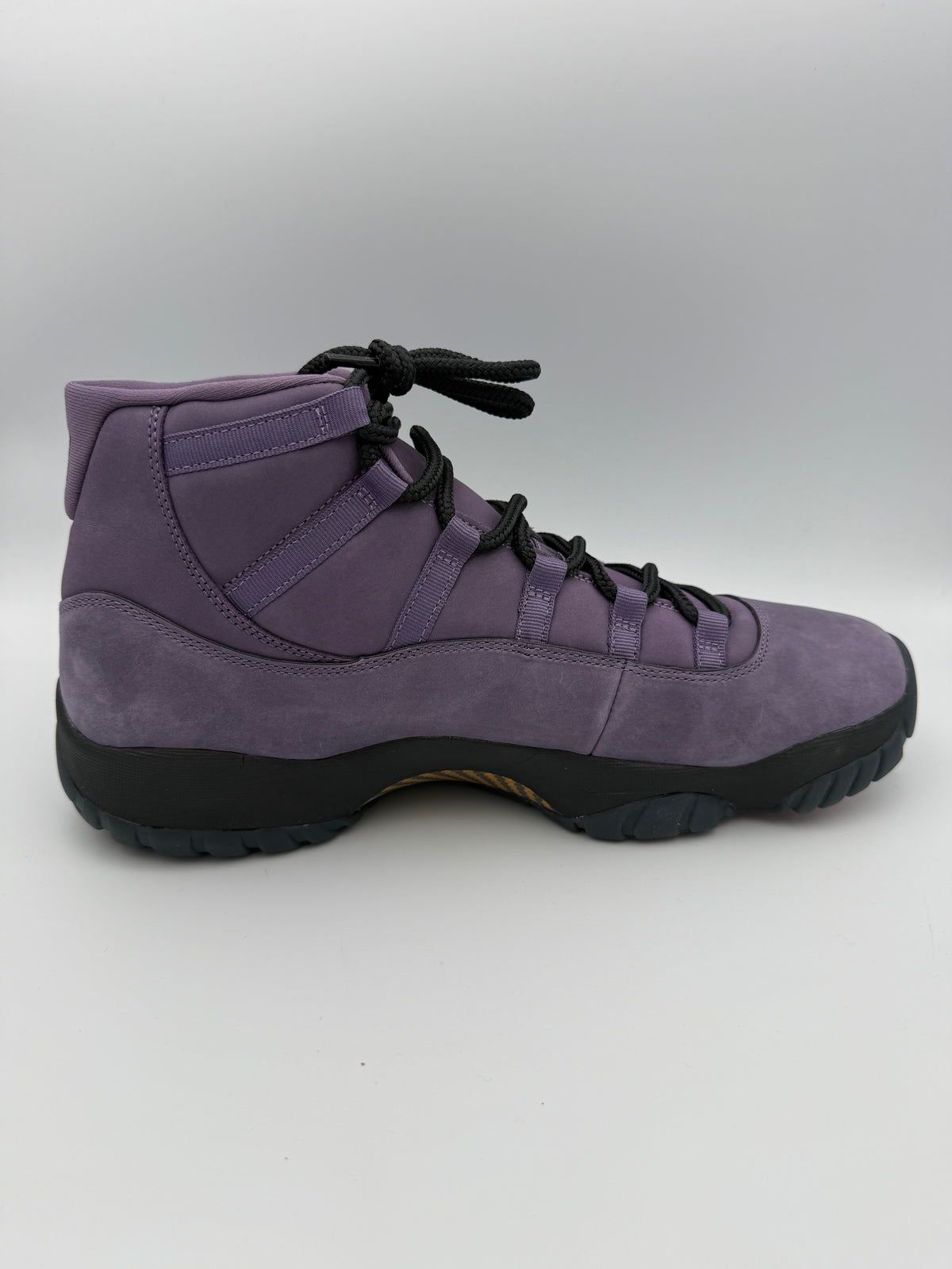 JORDAN 11 , MOJAVE