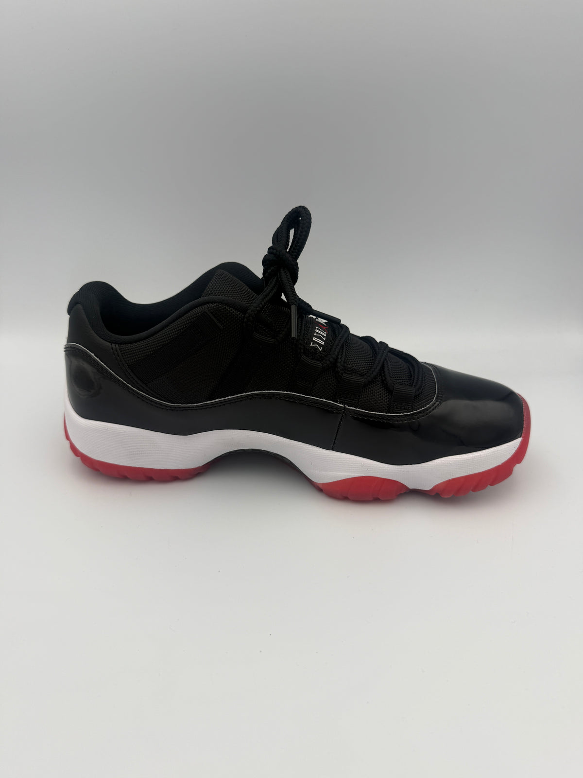 JORDAN 11 LOW, BRED