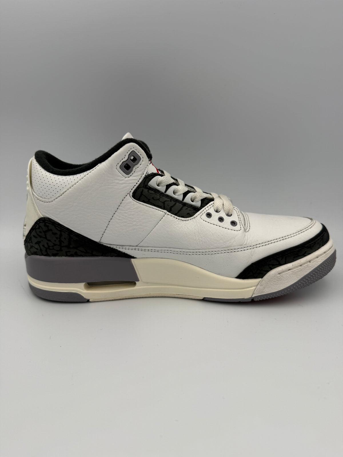 JORDAN 3 , CEMENT GREY