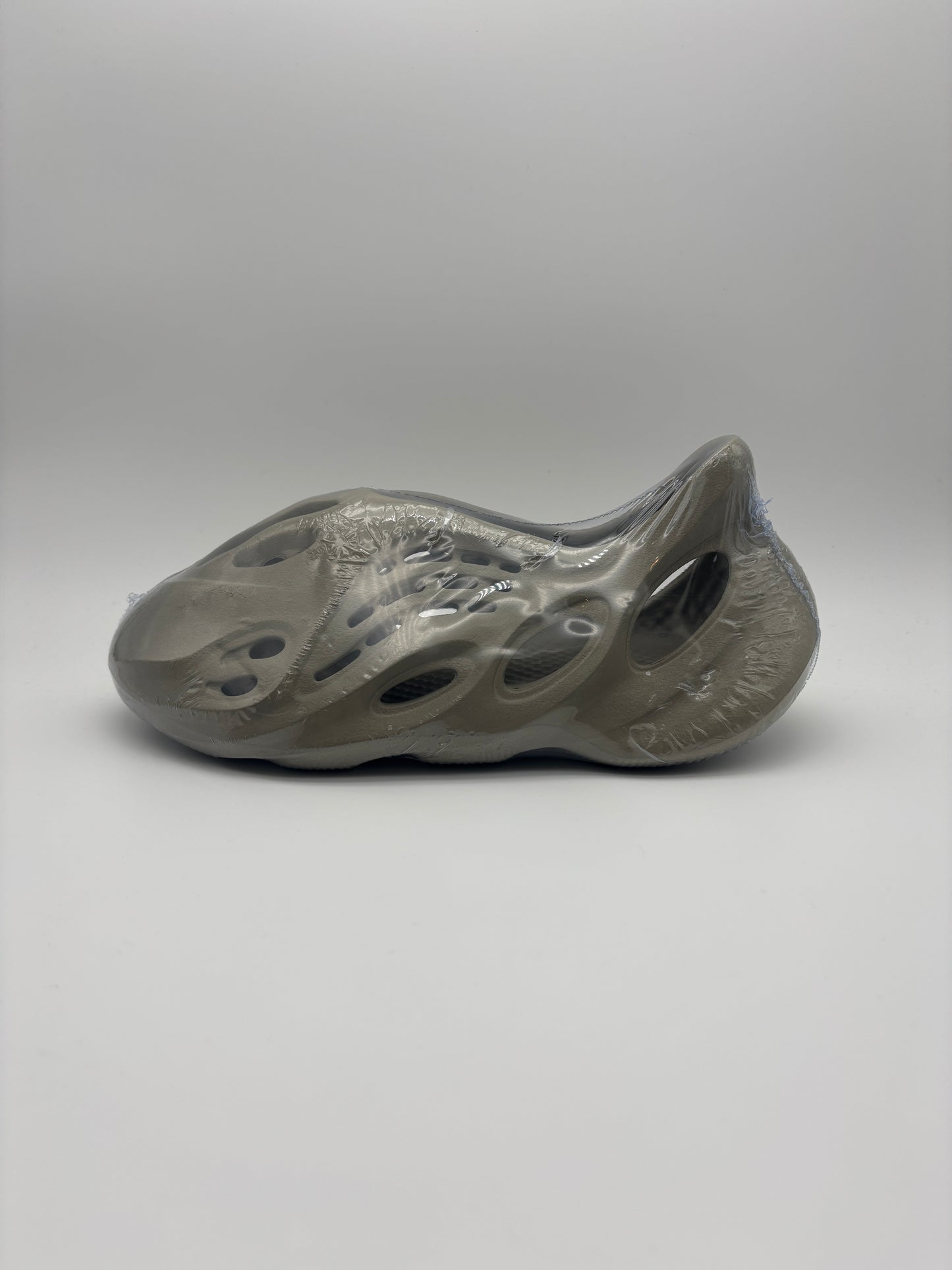 YZY FOAM RUNNER STONE SALT (NEW)