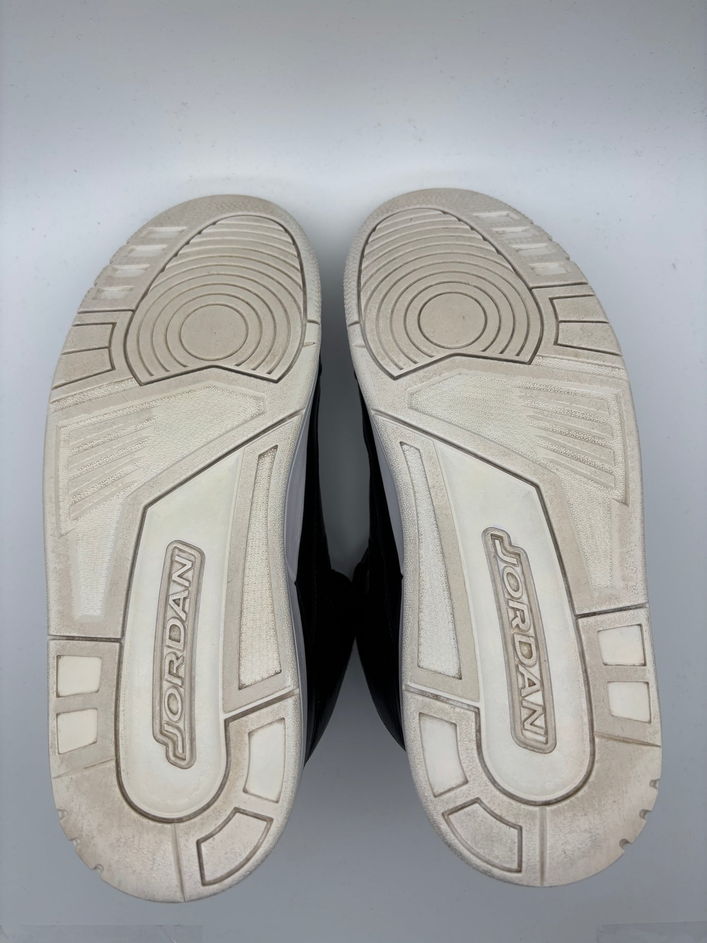 JORDAN 3 CYBER MONDAY (USED)