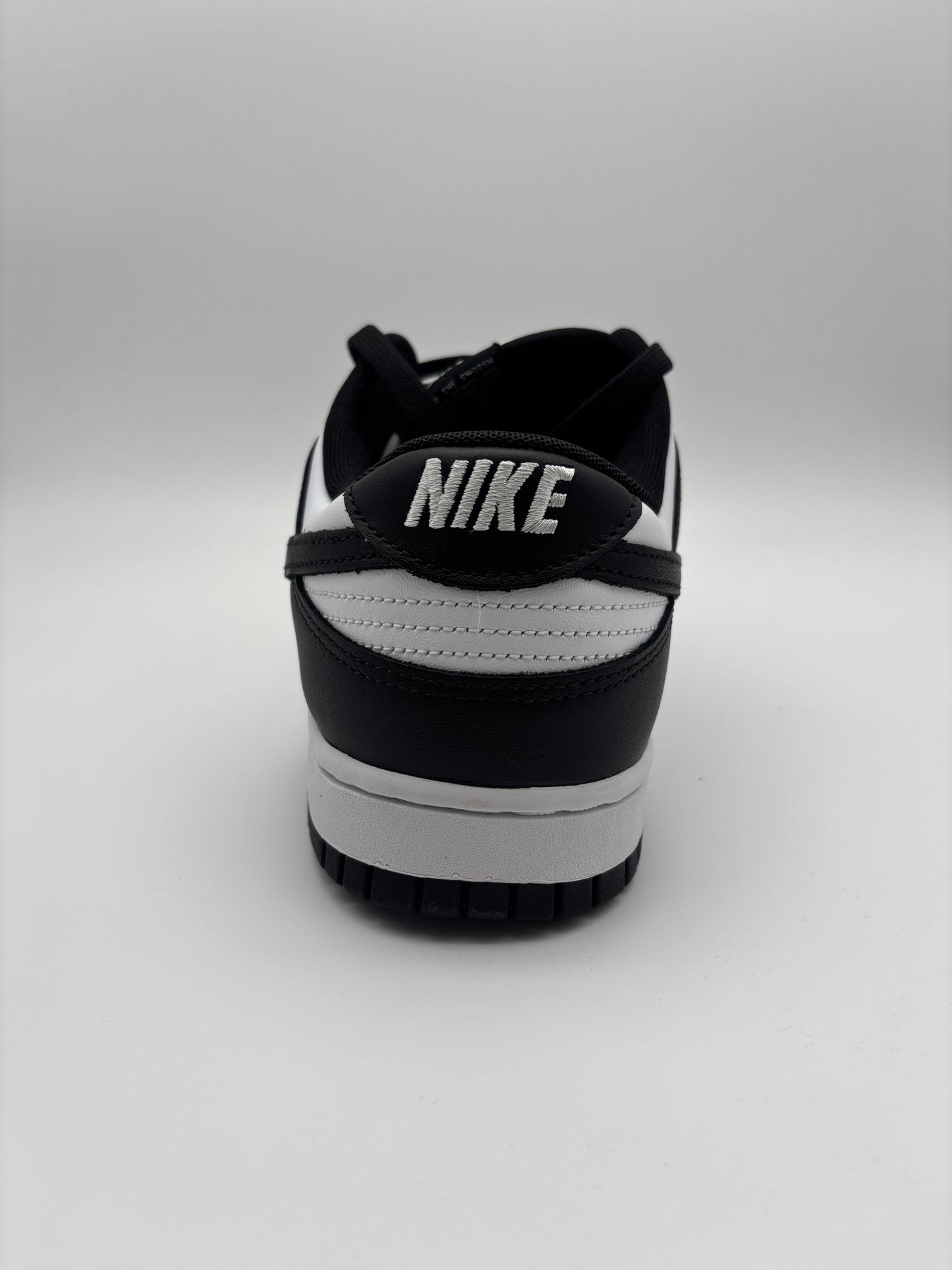 NIKE SB DUNK LOW PANDA