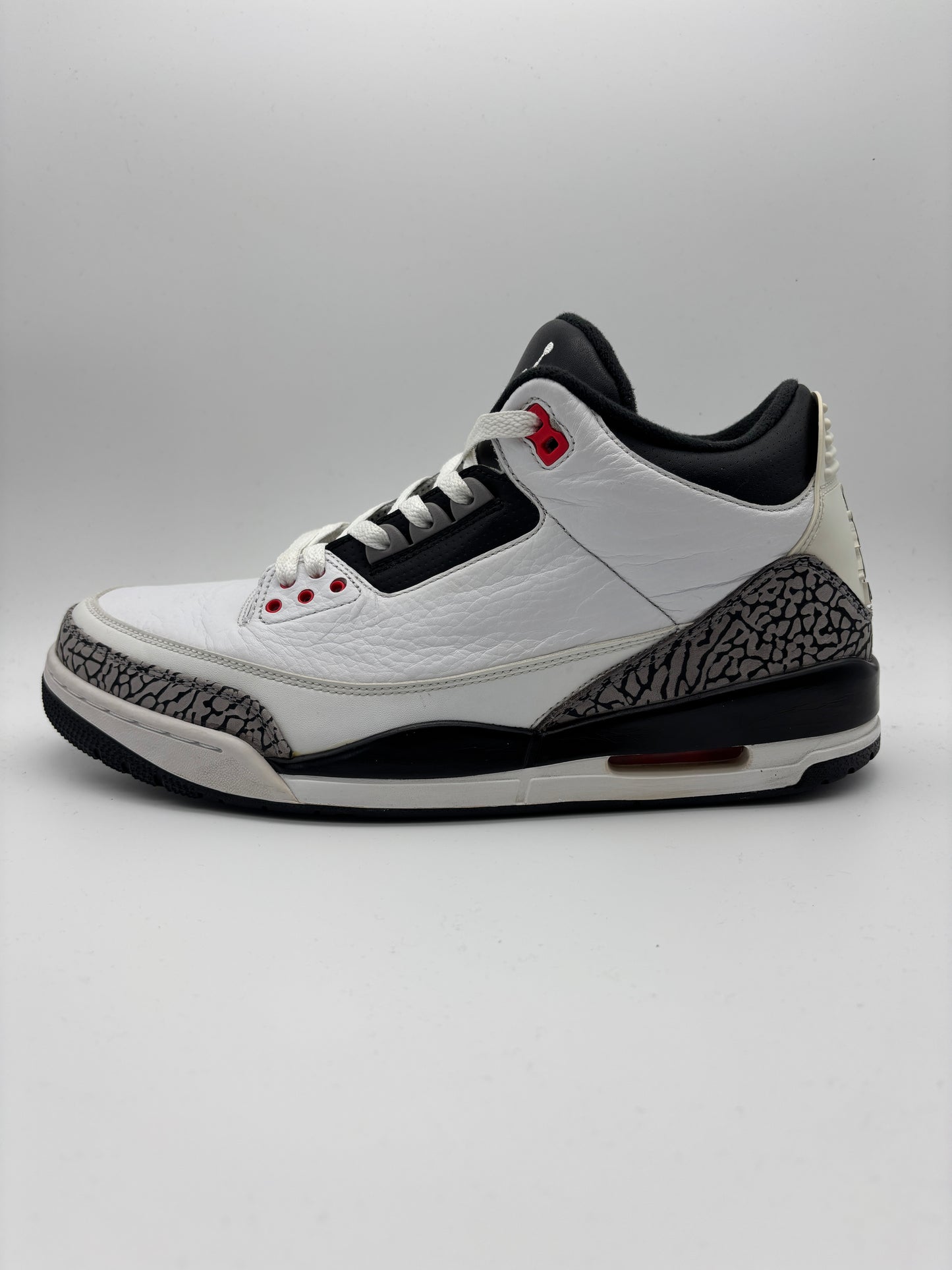 JORDAN 3 INFARED (USED)