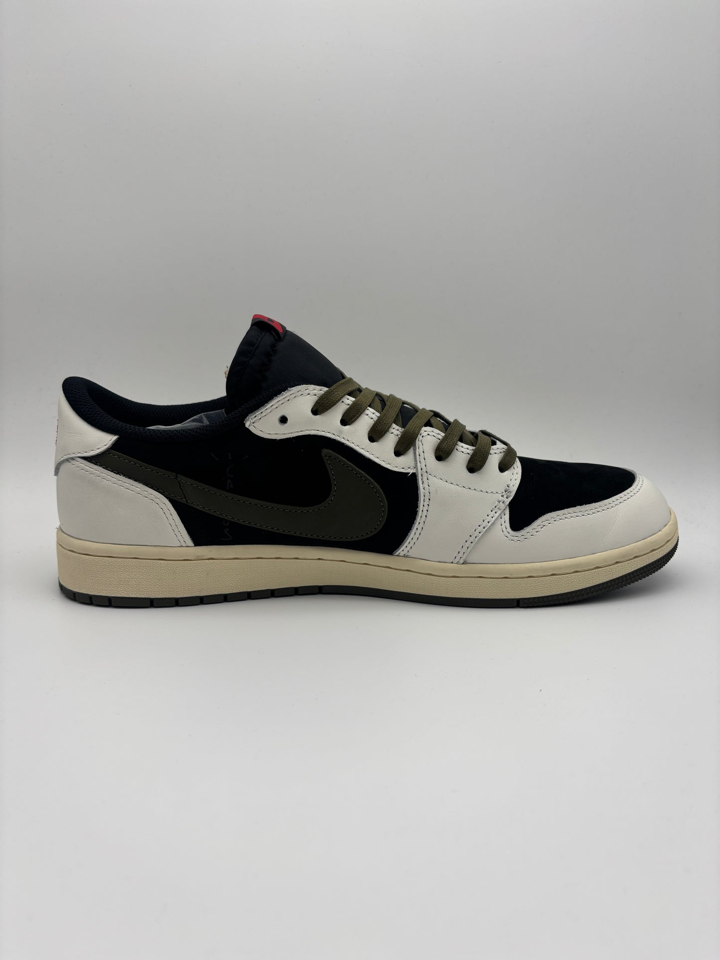 JORDAN 1 LOW TRAVIS SCOTT OLIVE