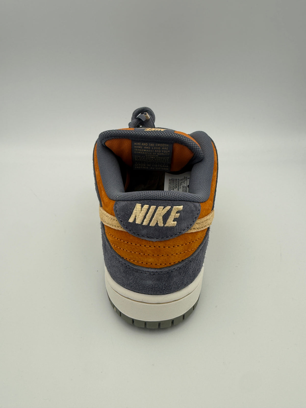 NIKE SB DUNK LOW, CARBON MONARCH