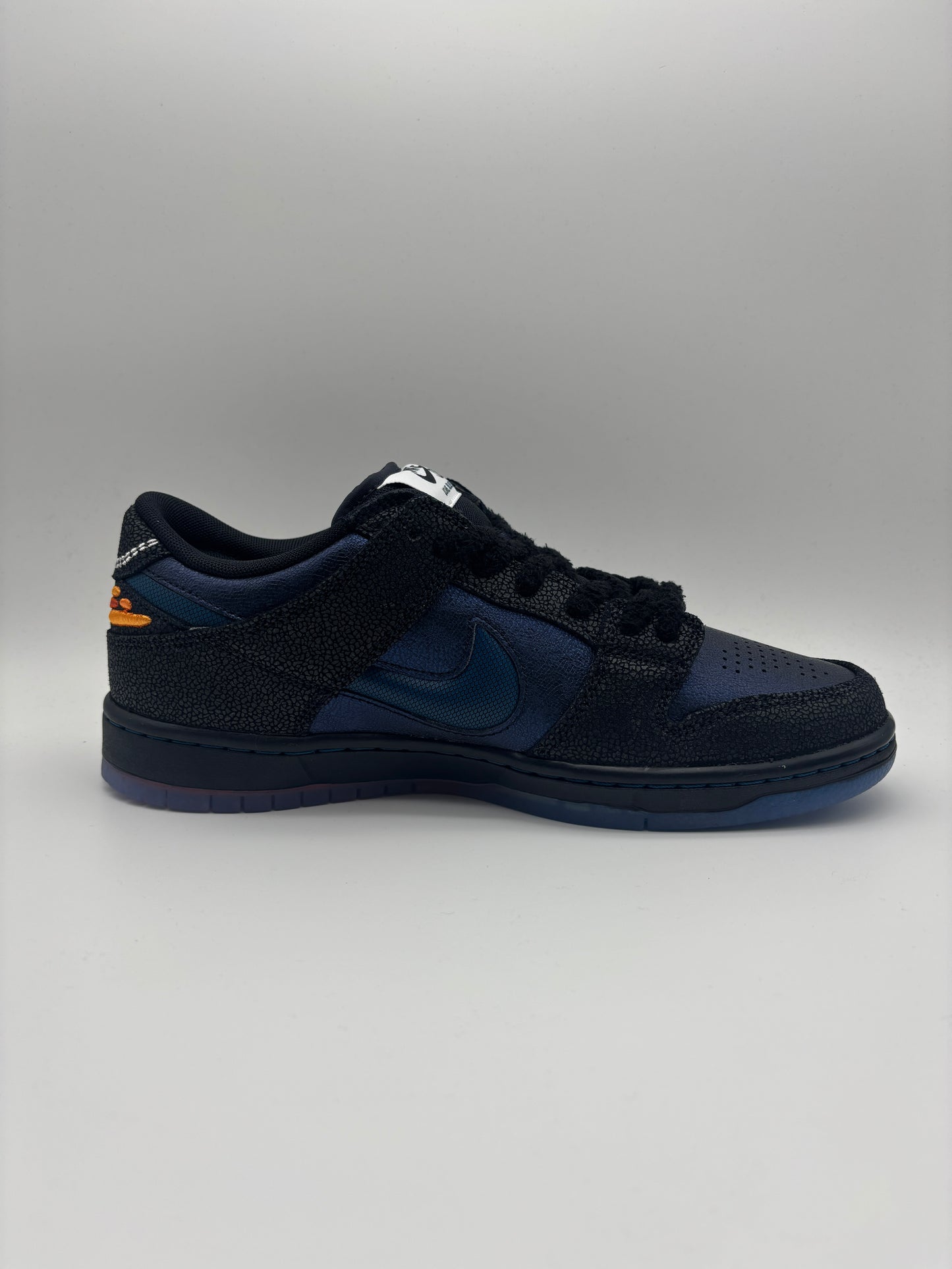 NIKE SB DUNK LOW BLUETILE SKATEBOARDS