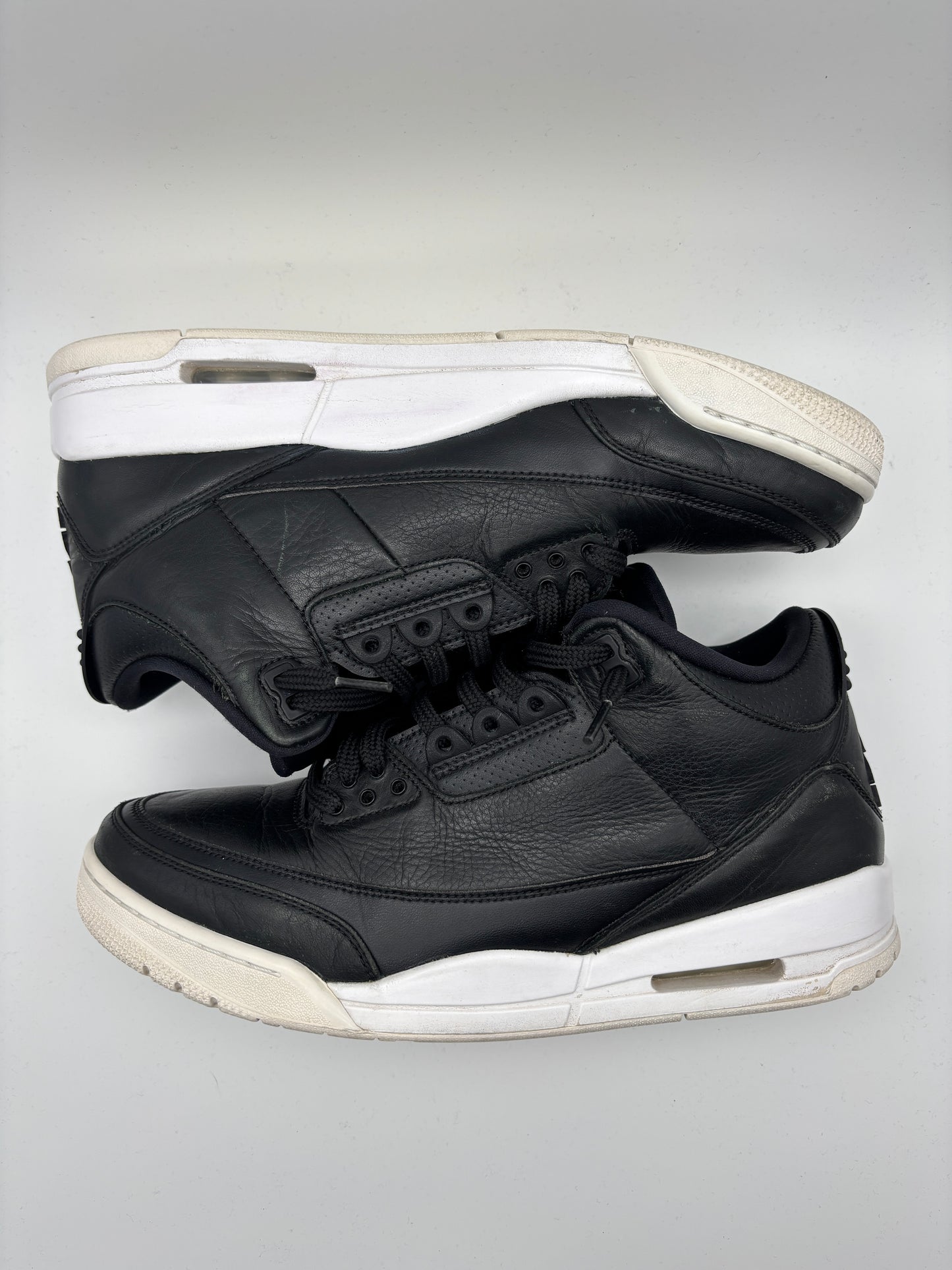 JORDAN 3 CYBER MONDAY (USED)
