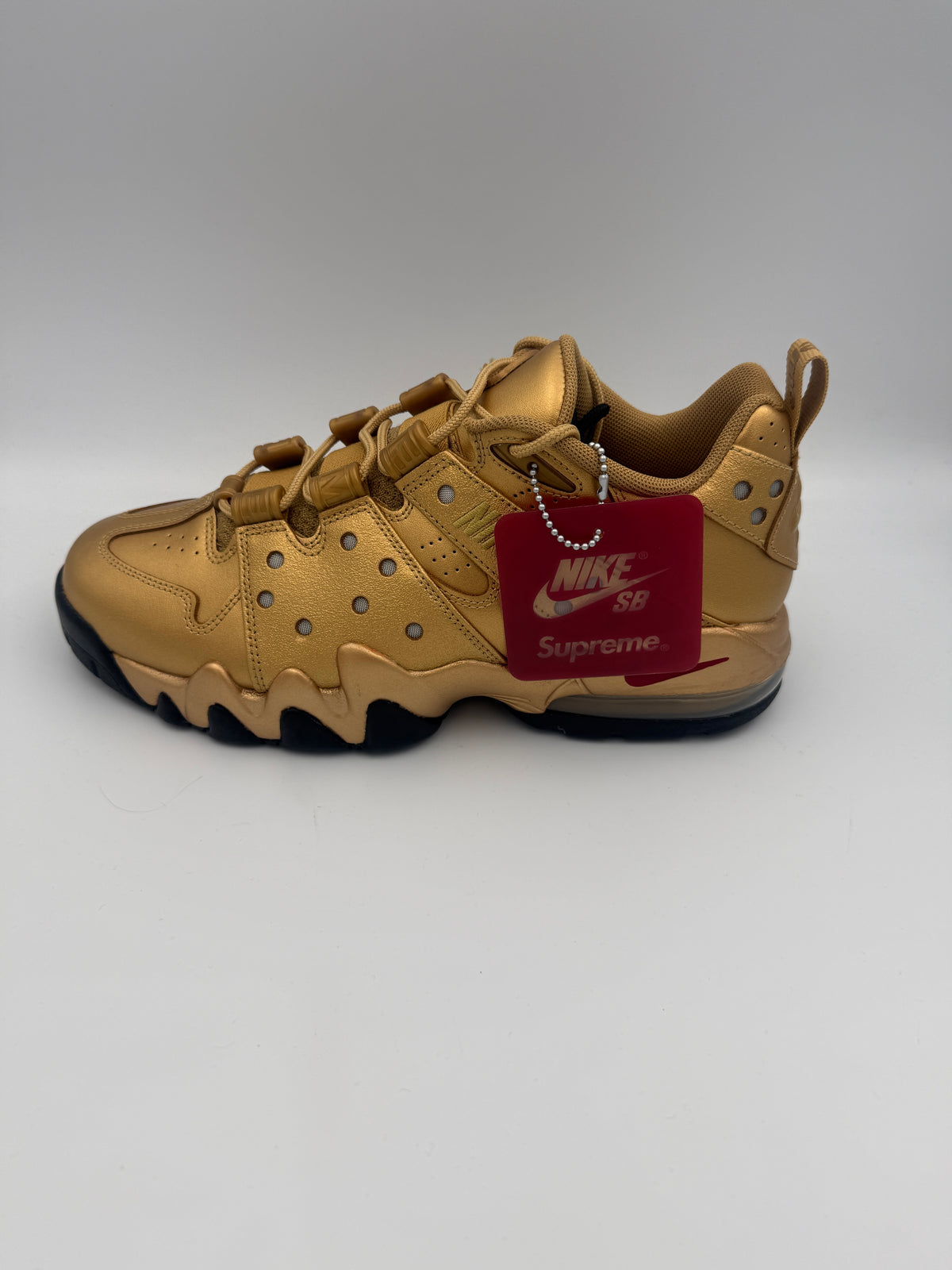 NIKE SB AIR MAX 2 SUPREME GOLD