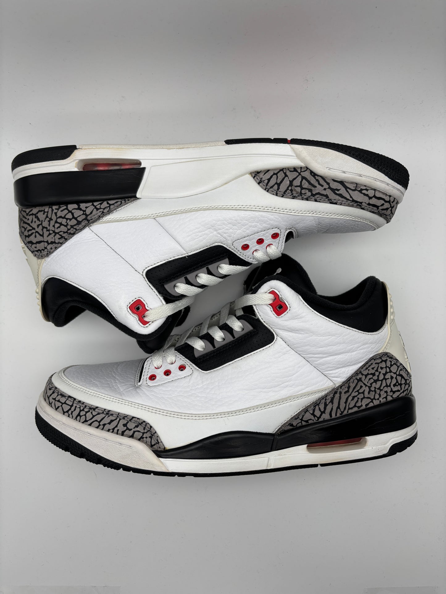JORDAN 3 INFARED (USED)