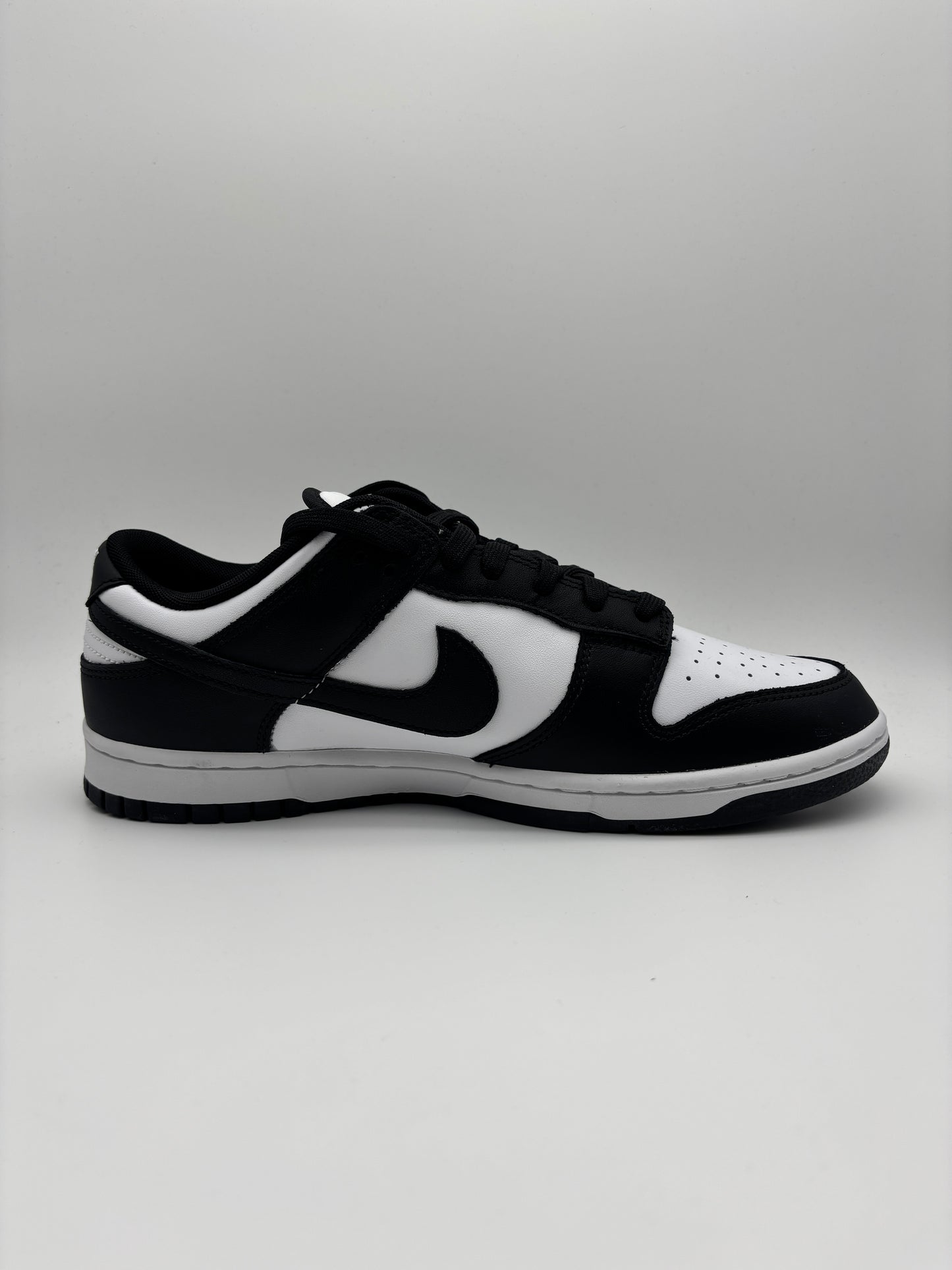 NIKE SB DUNK LOW PANDA