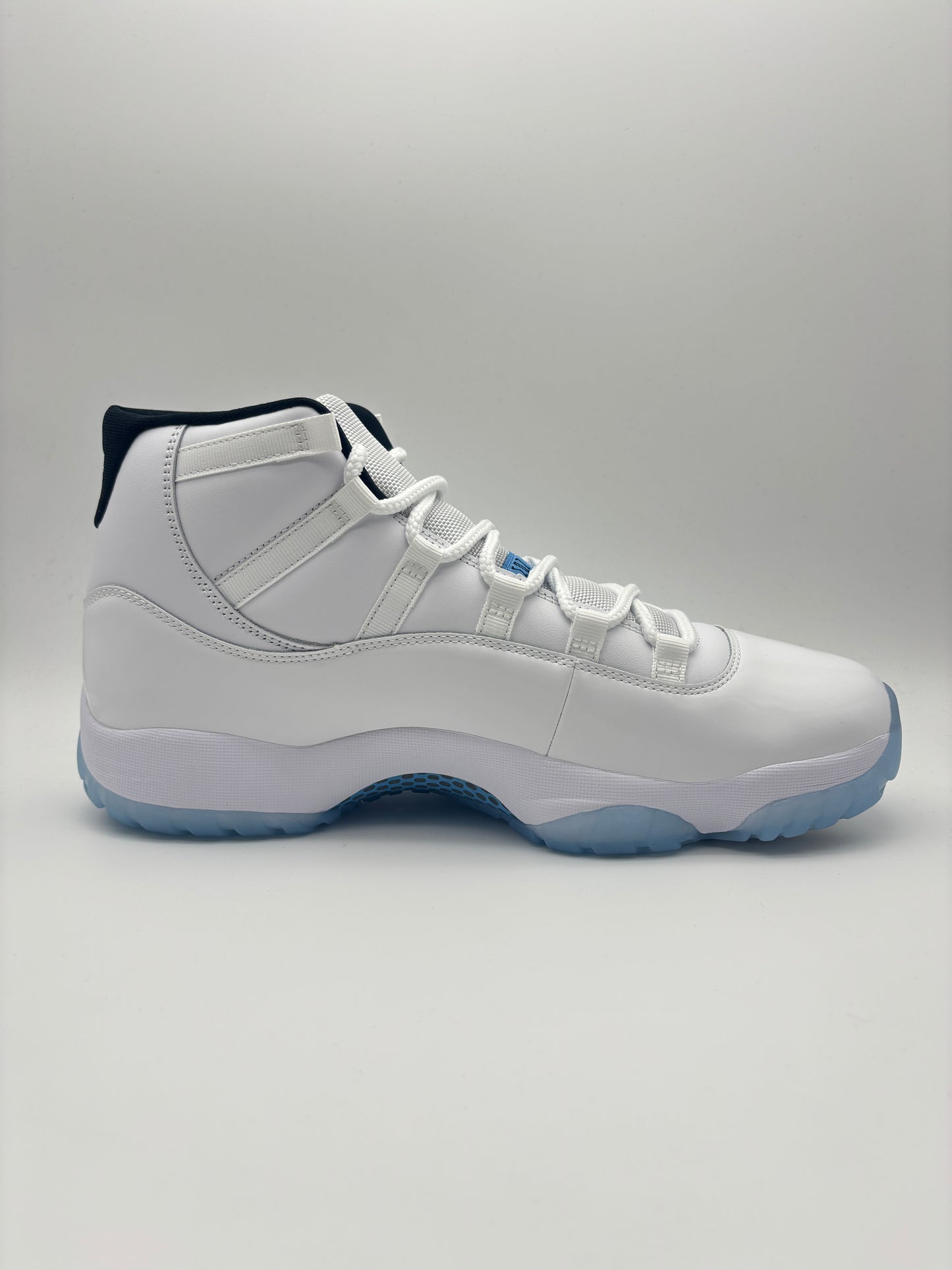 JORDAN 11 LEGEND BLUE