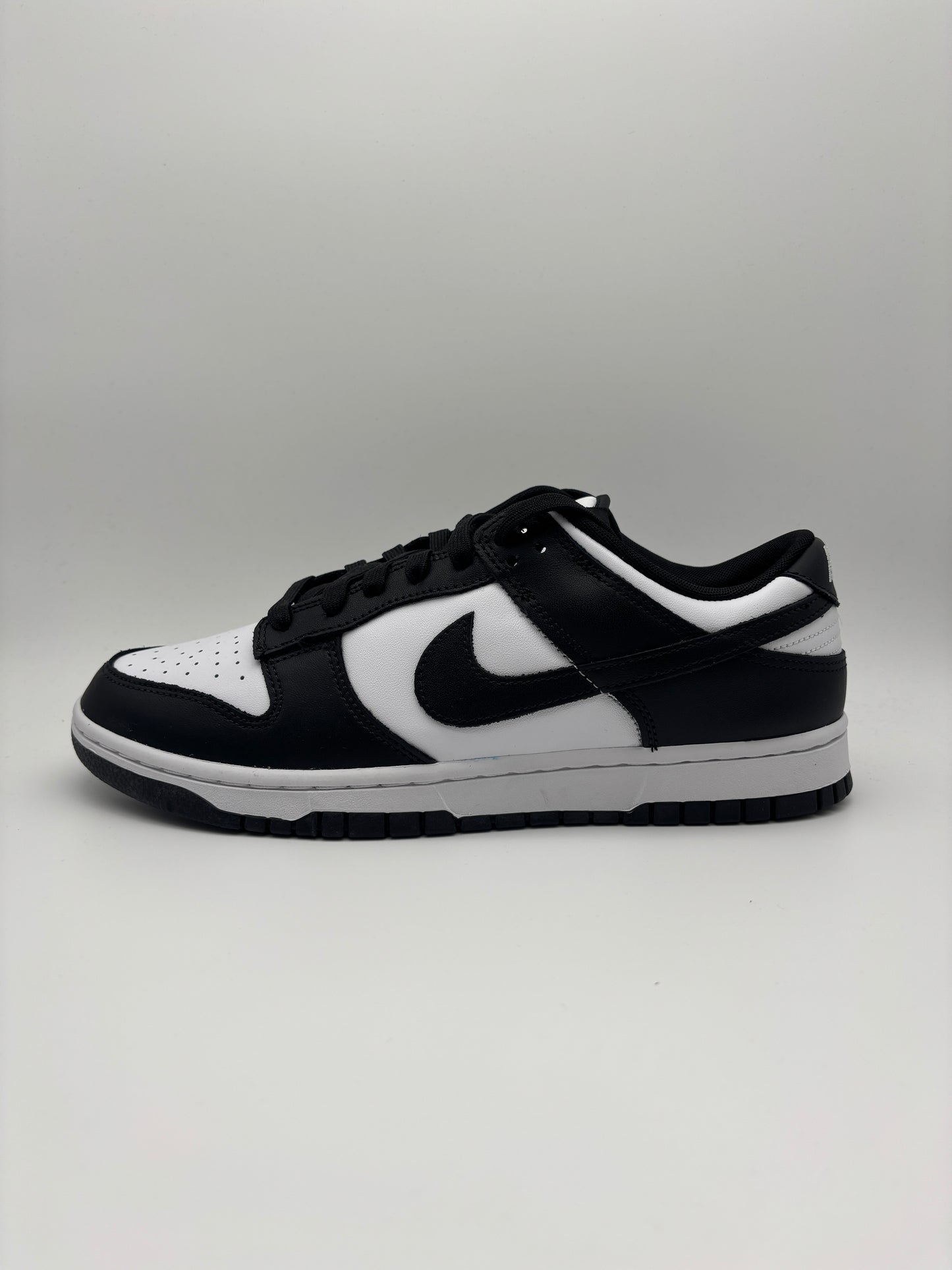 NIKE SB DUNK LOW PANDA