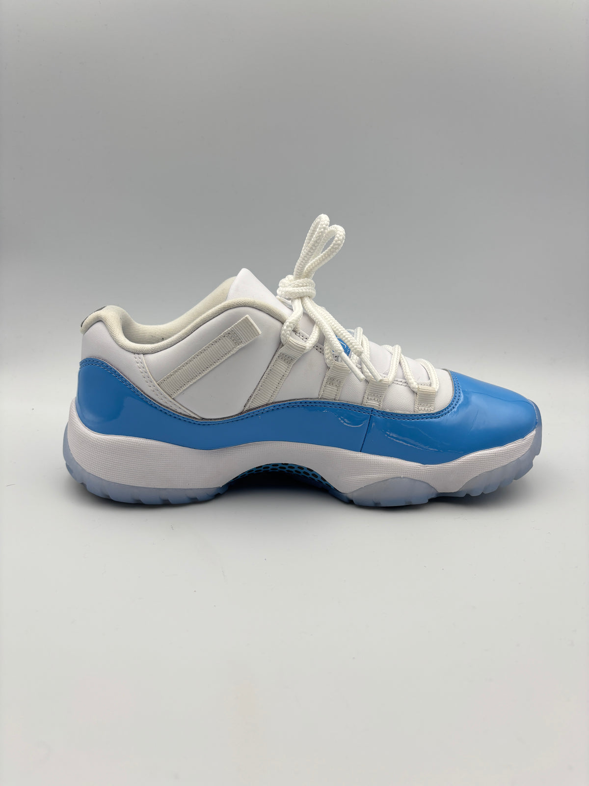 JORDAN 11 UNI BLUE