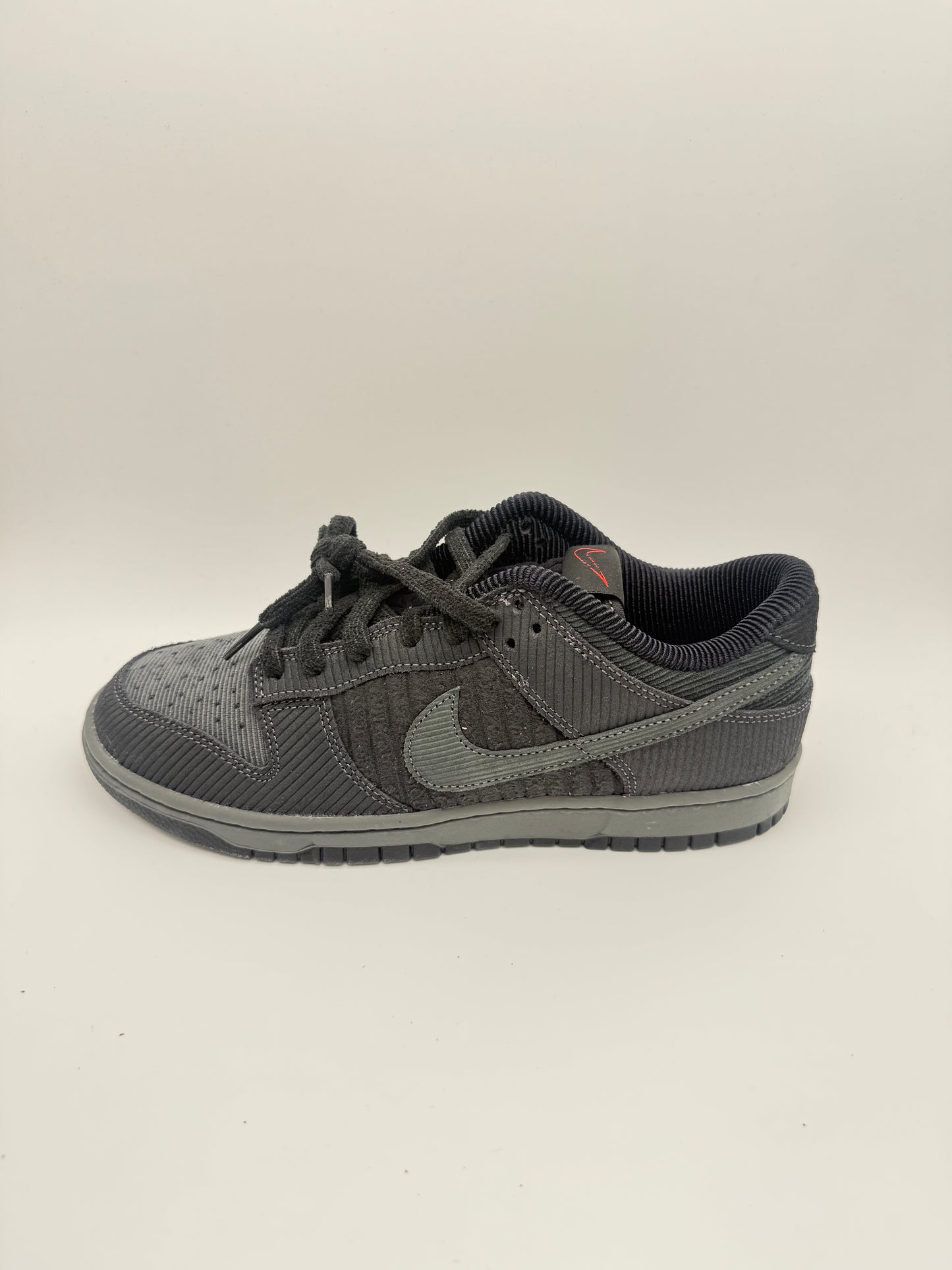 SB DUNK BLACK CORDUROY