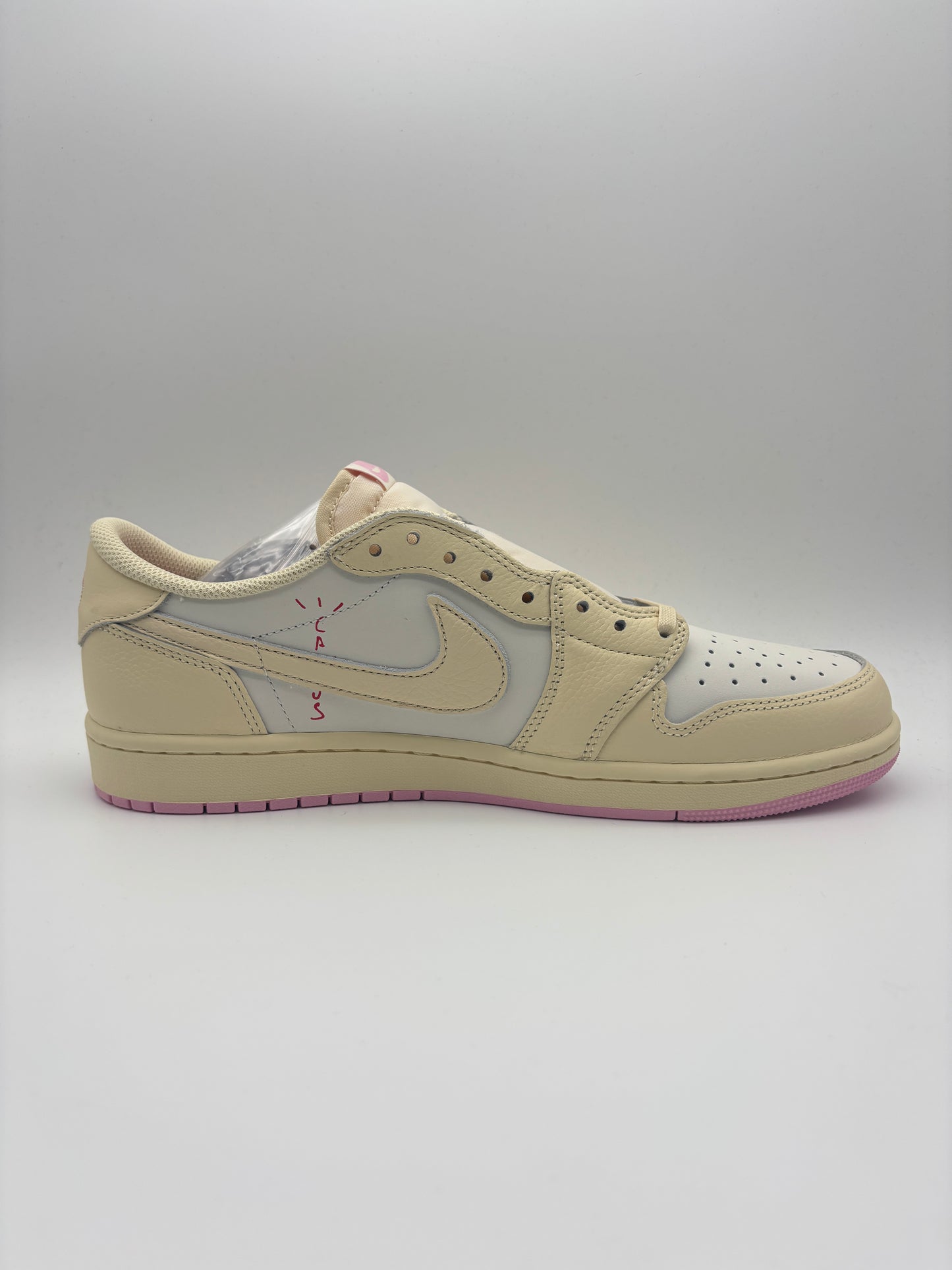 JORDAN 1 LOW TRAVIS SCOTT SHY PINK