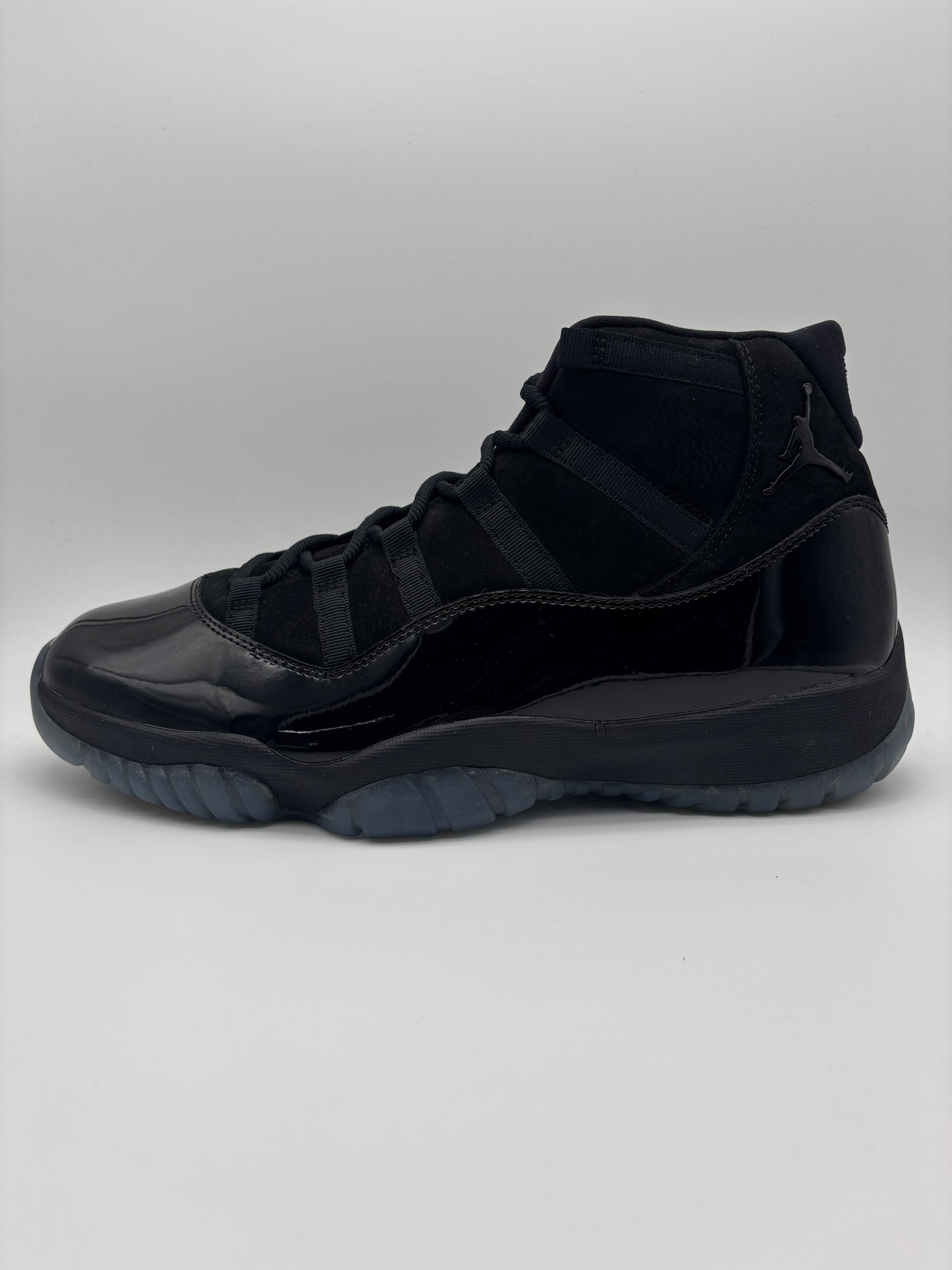 JORDAN 11 CAP AND GOWN