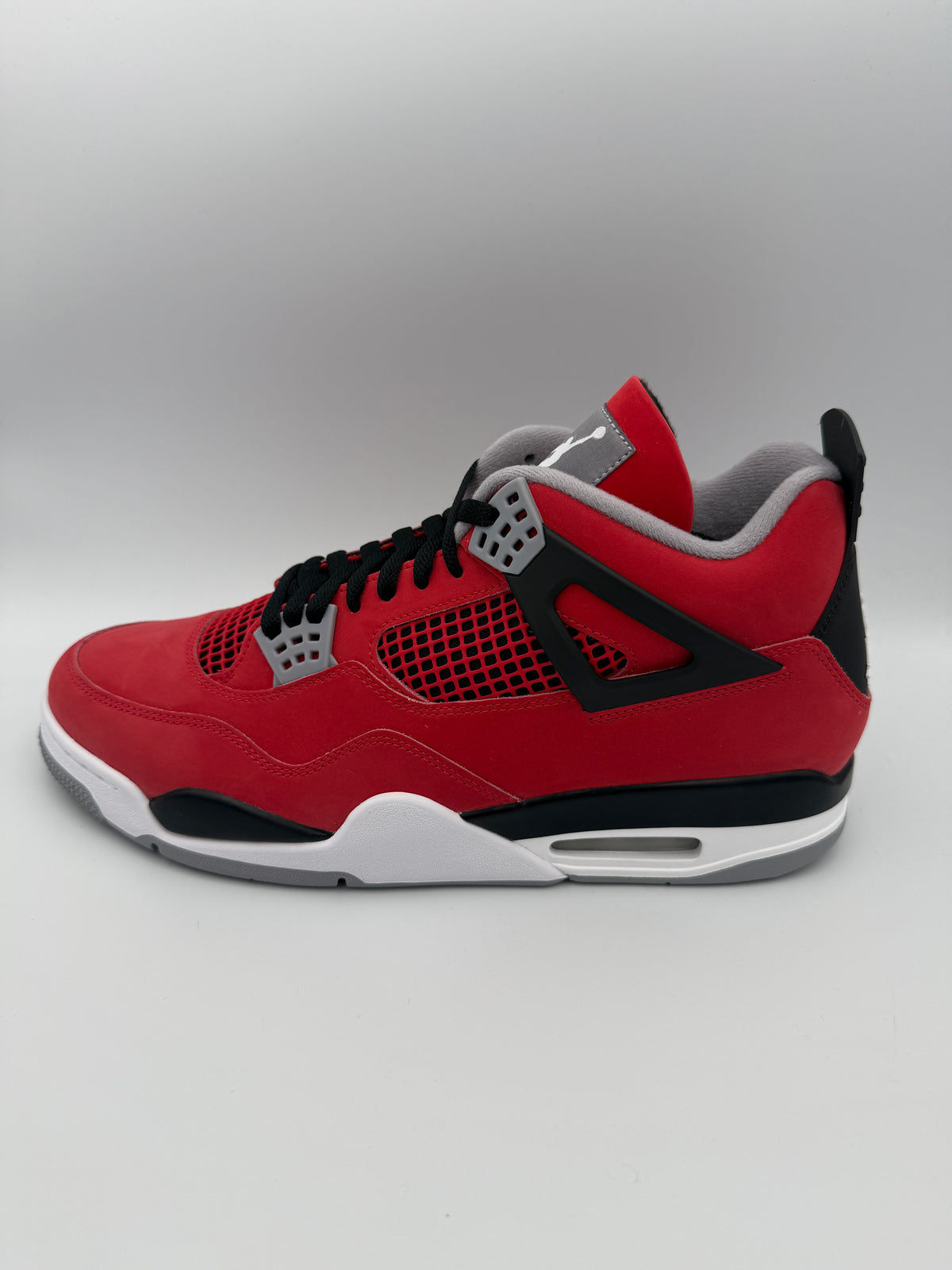 JORDAN 4 , TORO BRAVO