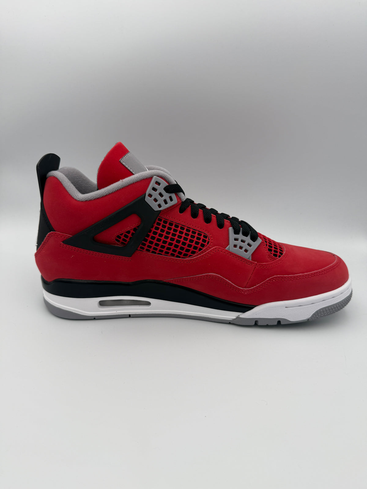 JORDAN 4 , TORO BRAVO