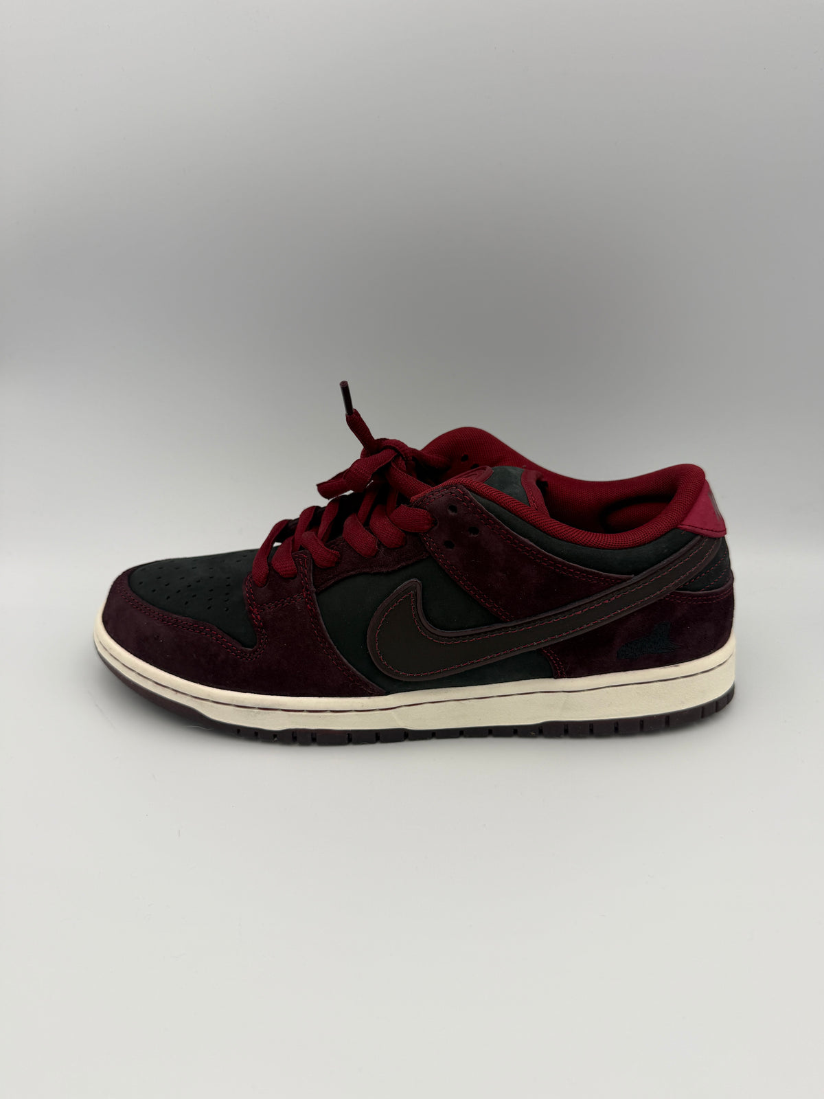 NIKE SB DUNK LOW , RIOT SKATESHOP
