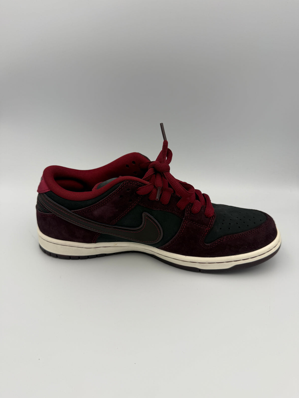 NIKE SB DUNK LOW , RIOT SKATESHOP