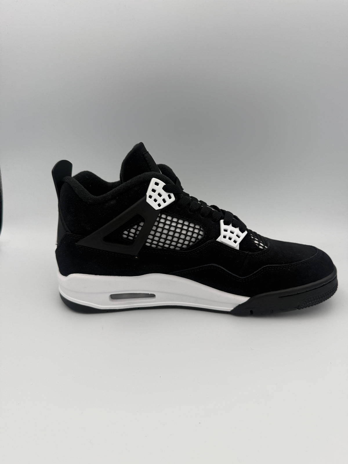 JORDAN 4  , WHITE THUNDER