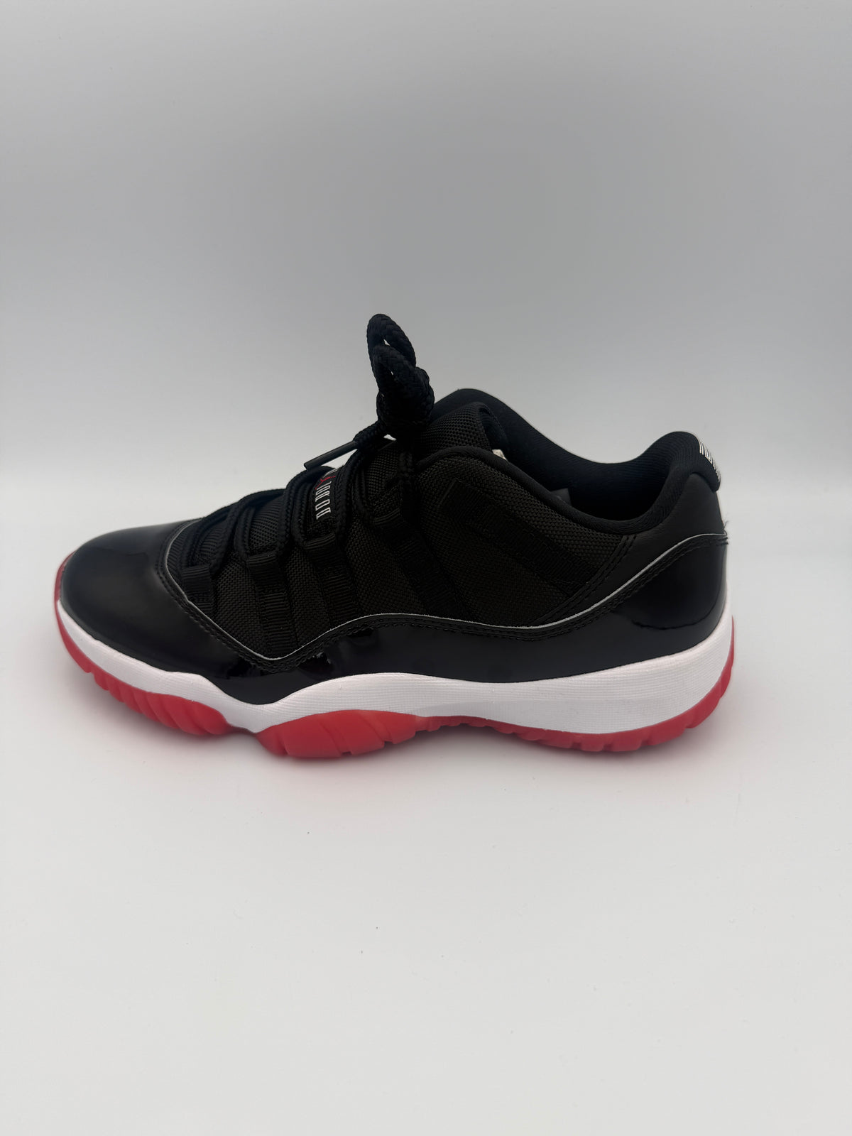 JORDAN 11 LOW, BRED