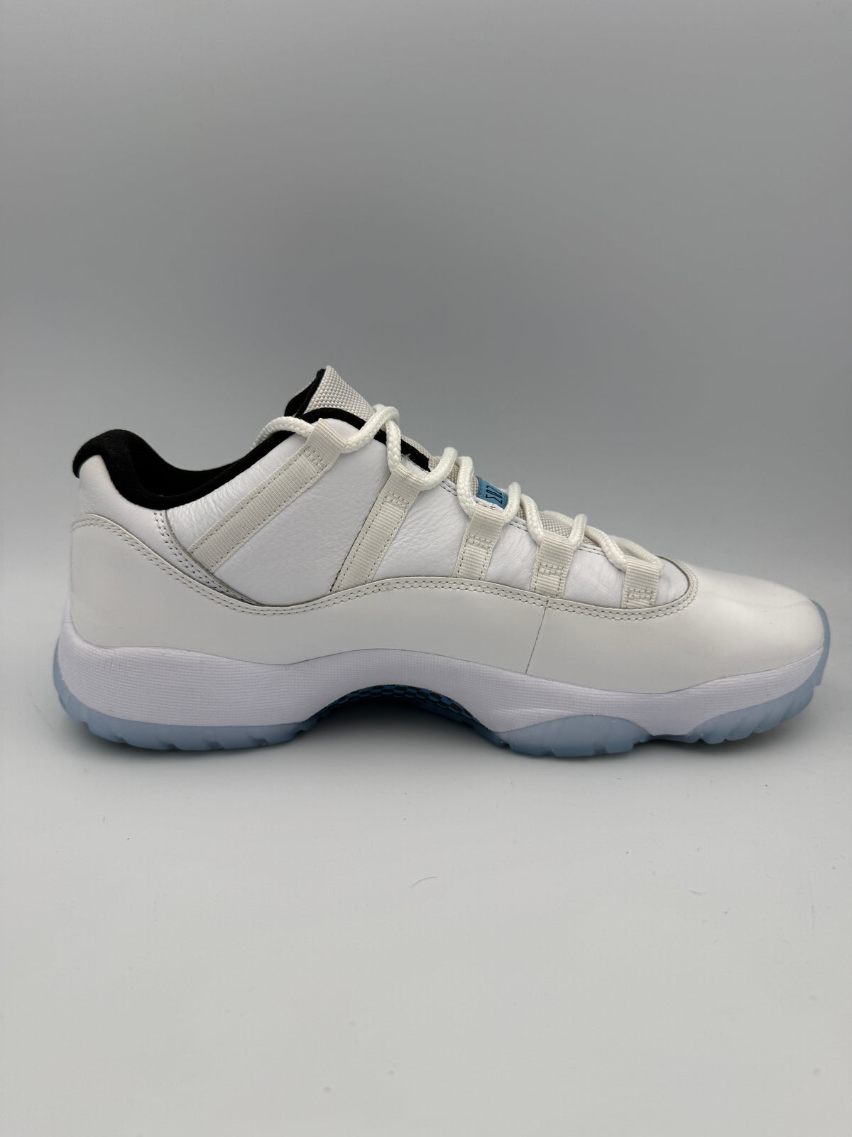 JORDAN 11 , LEGEND BLUE