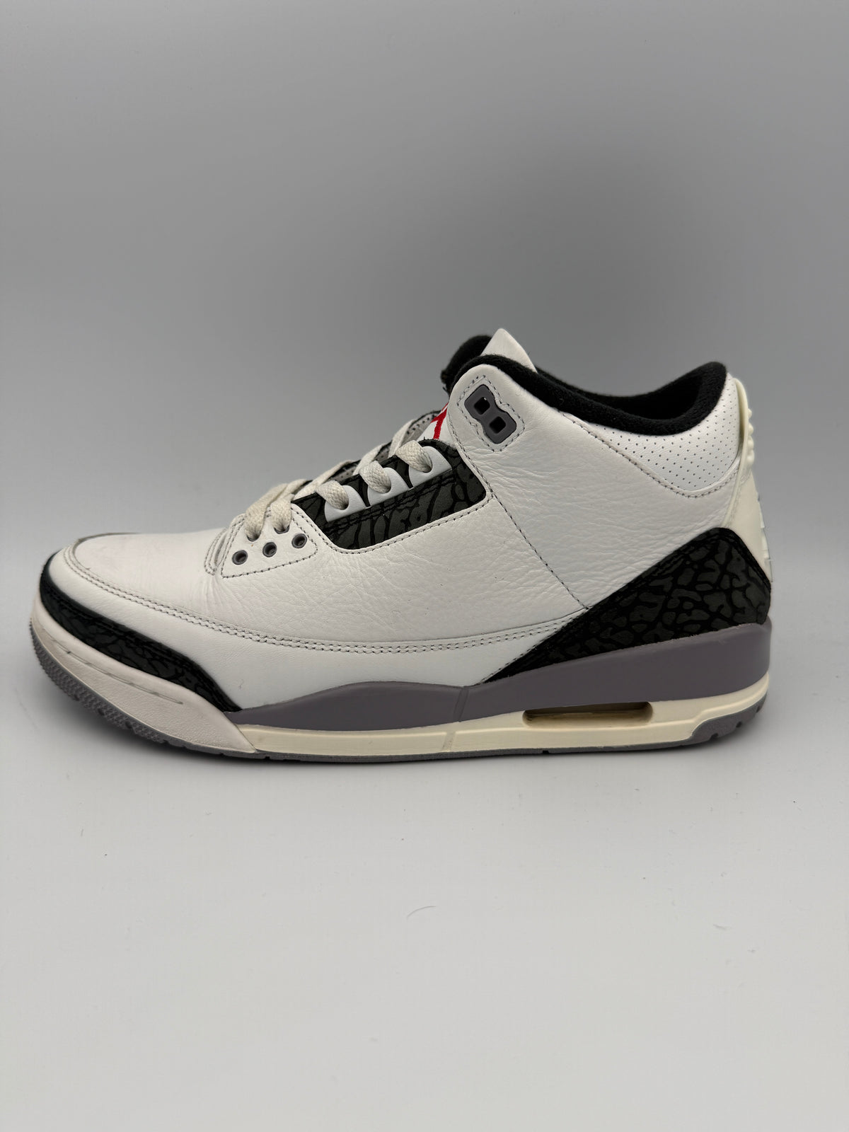 JORDAN 3 , CEMENT GREY