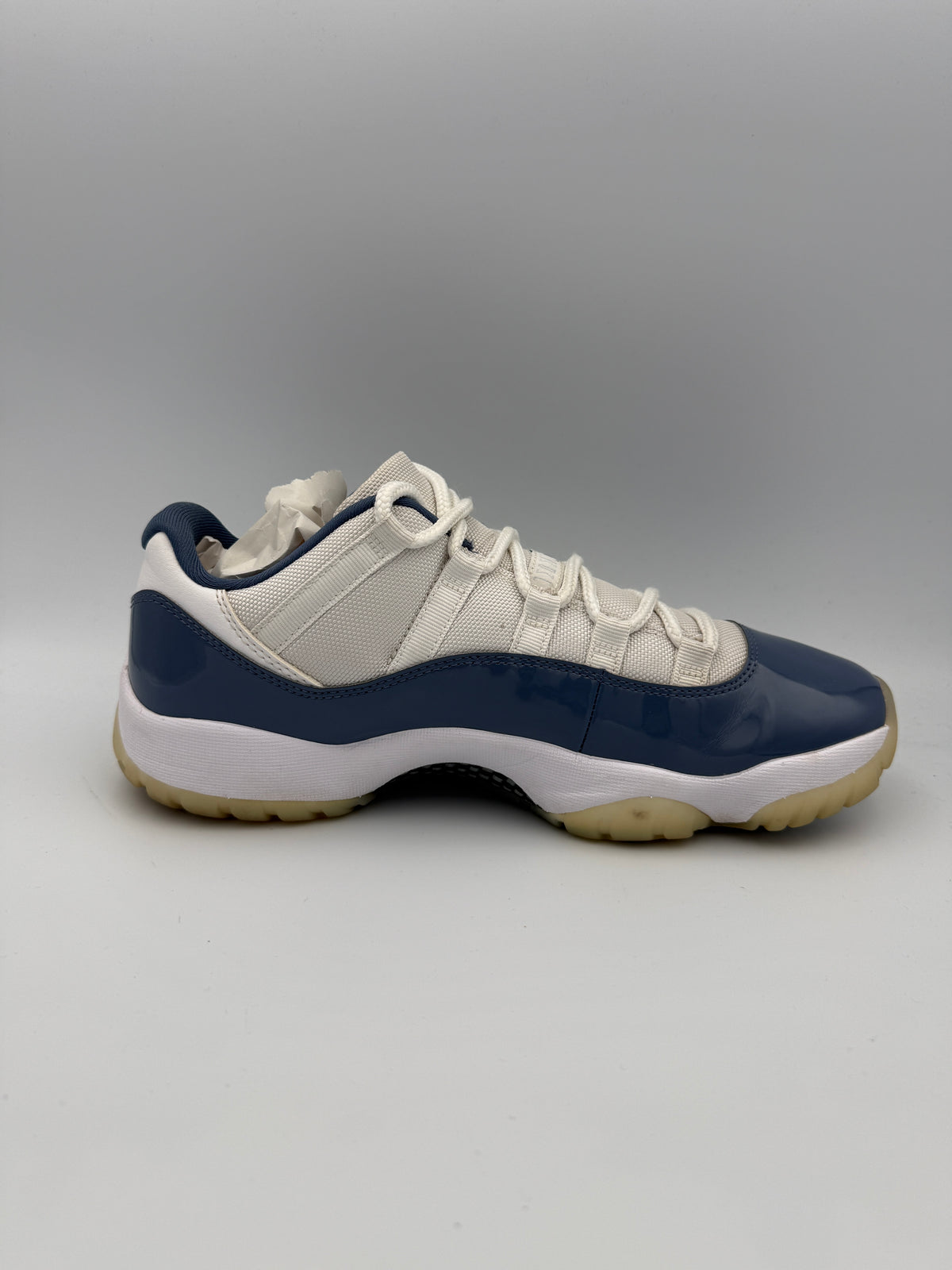 JORDAN 11 , DIFFUSED BLUE