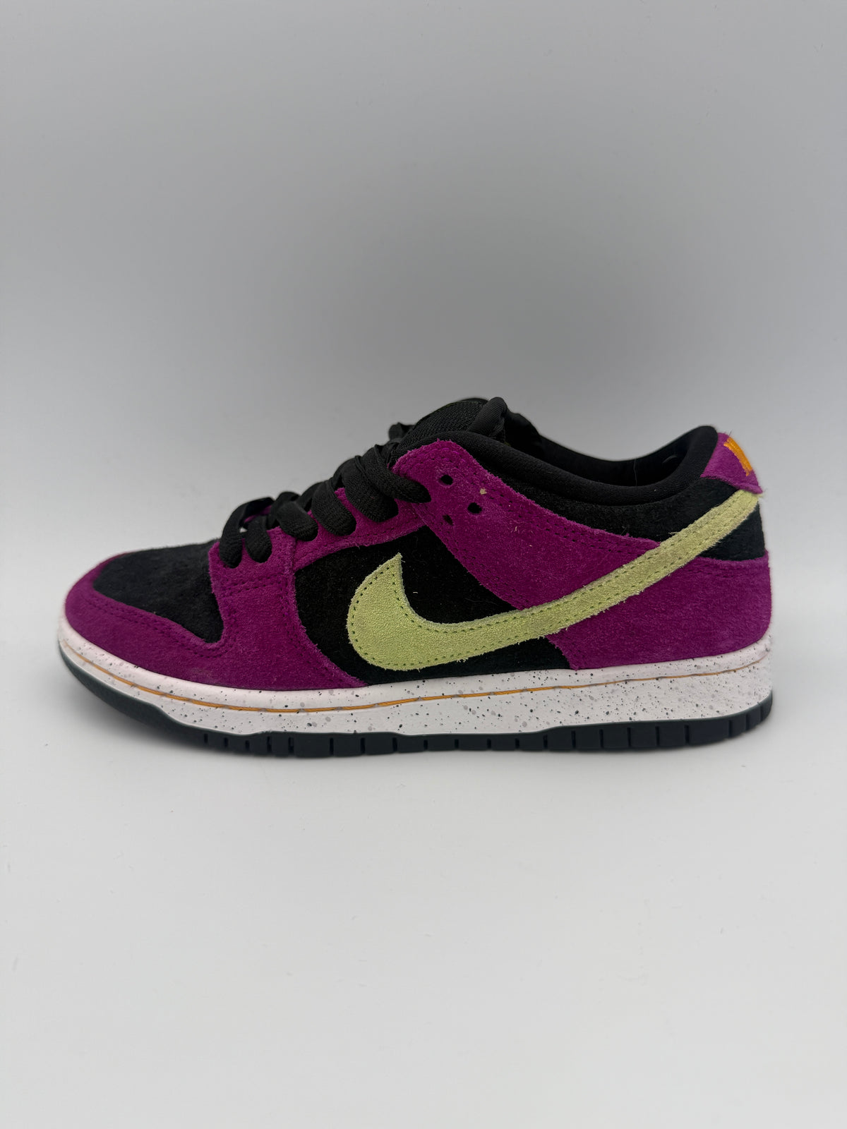 NIKE SB DUNK LOW, RED PLUM