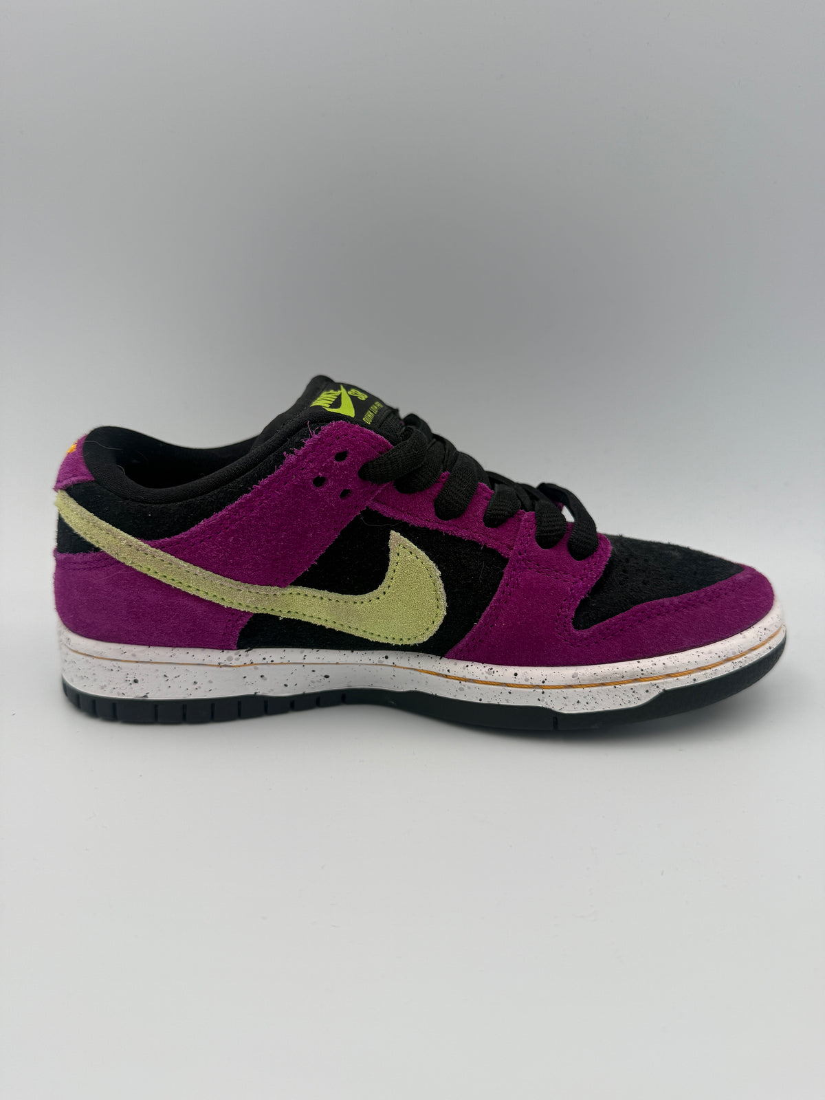 NIKE SB DUNK LOW, RED PLUM