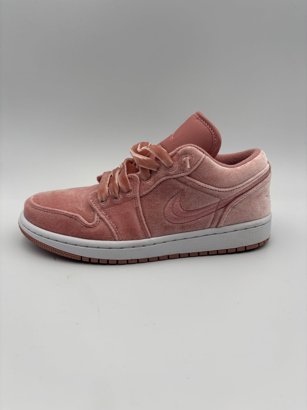 JORDAN 1 LOW PINK VELVET