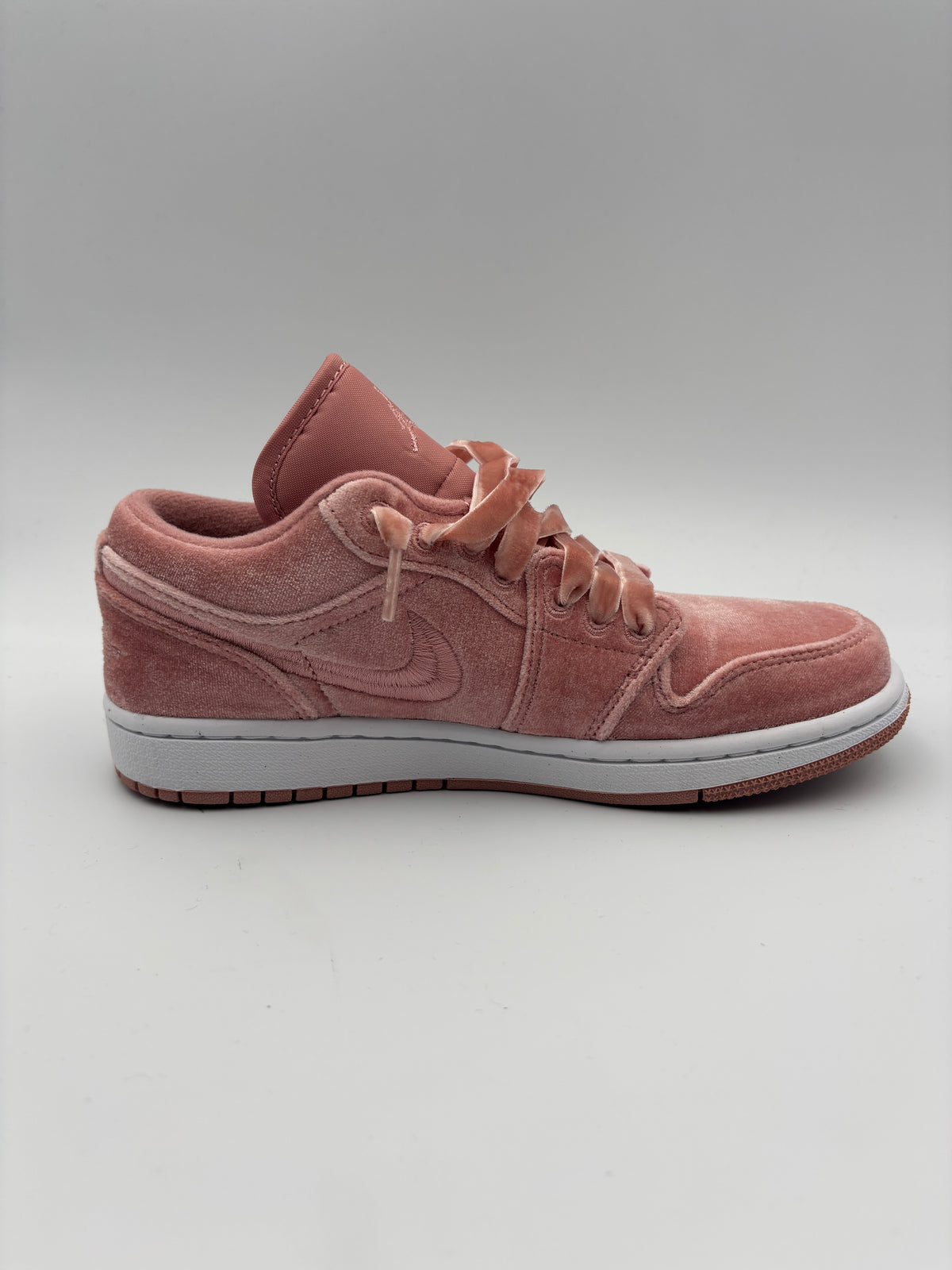 JORDAN 1 LOW PINK VELVET