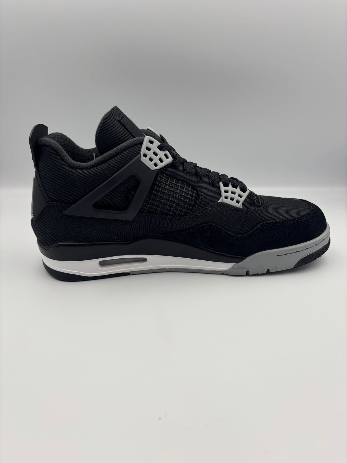 JORDAN 4 , BLACK CANVAS
