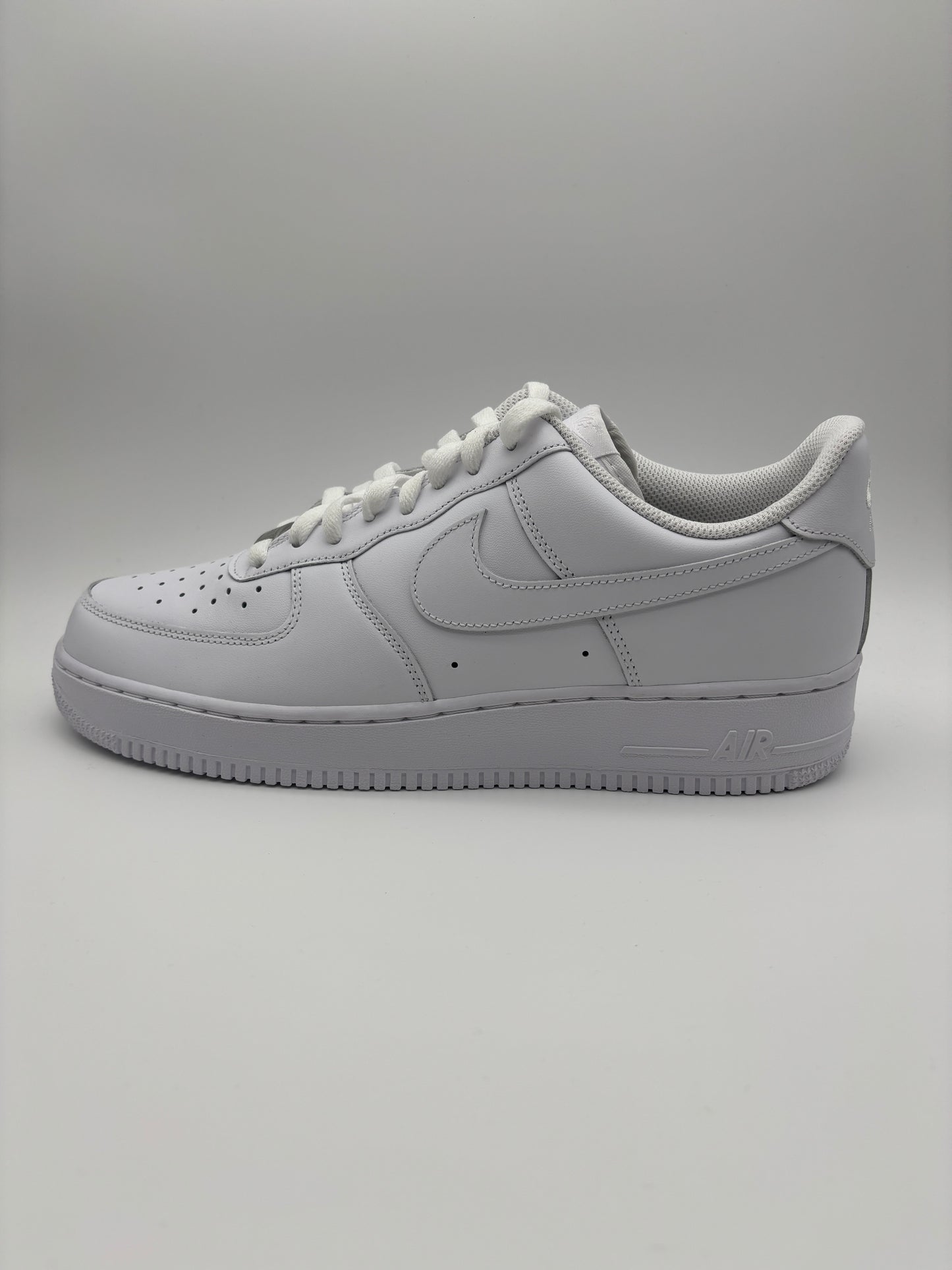 AIR FORCE 1 WHITE (NEW)