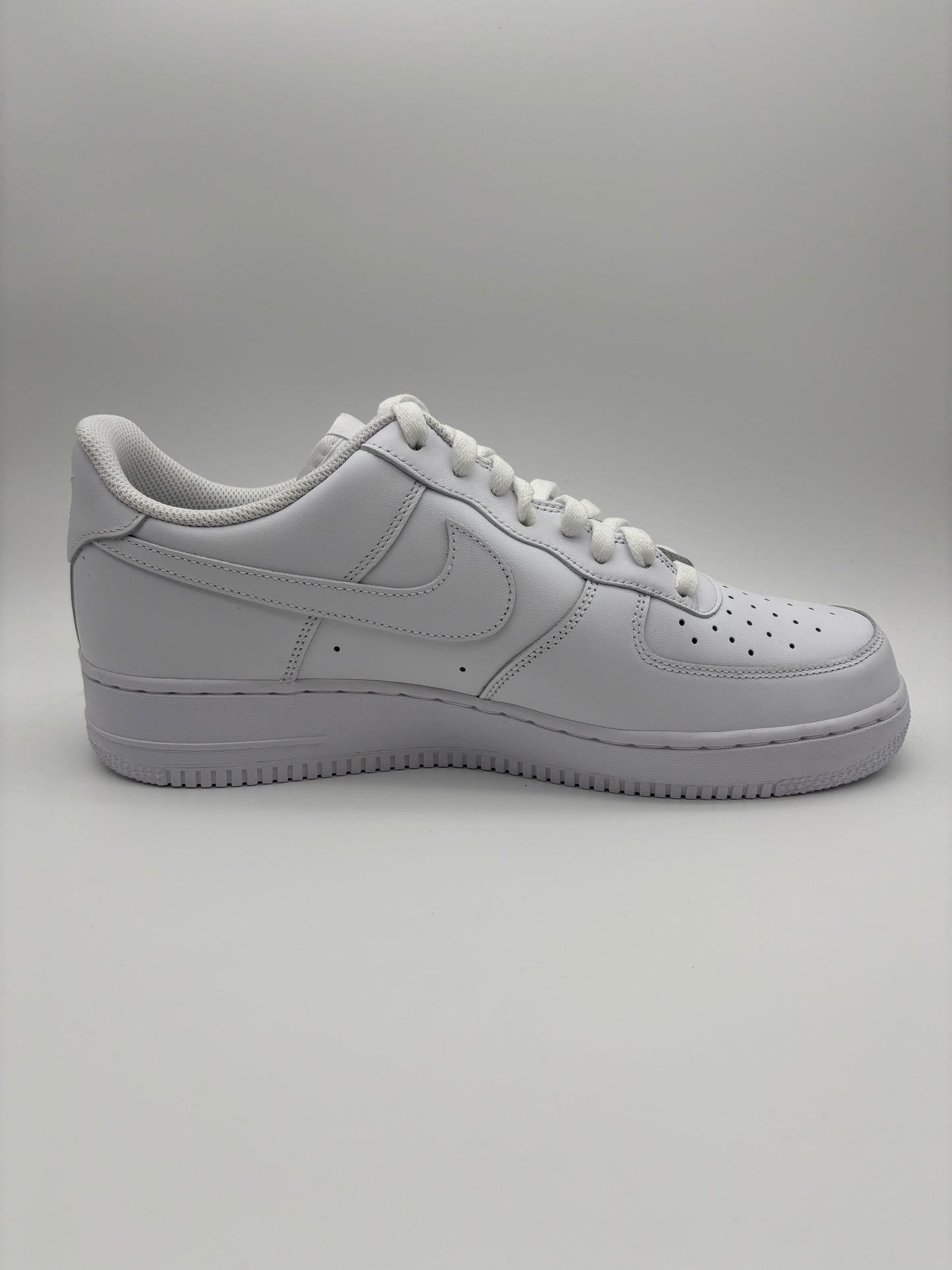 AIR FORCE 1 WHITE (NEW)